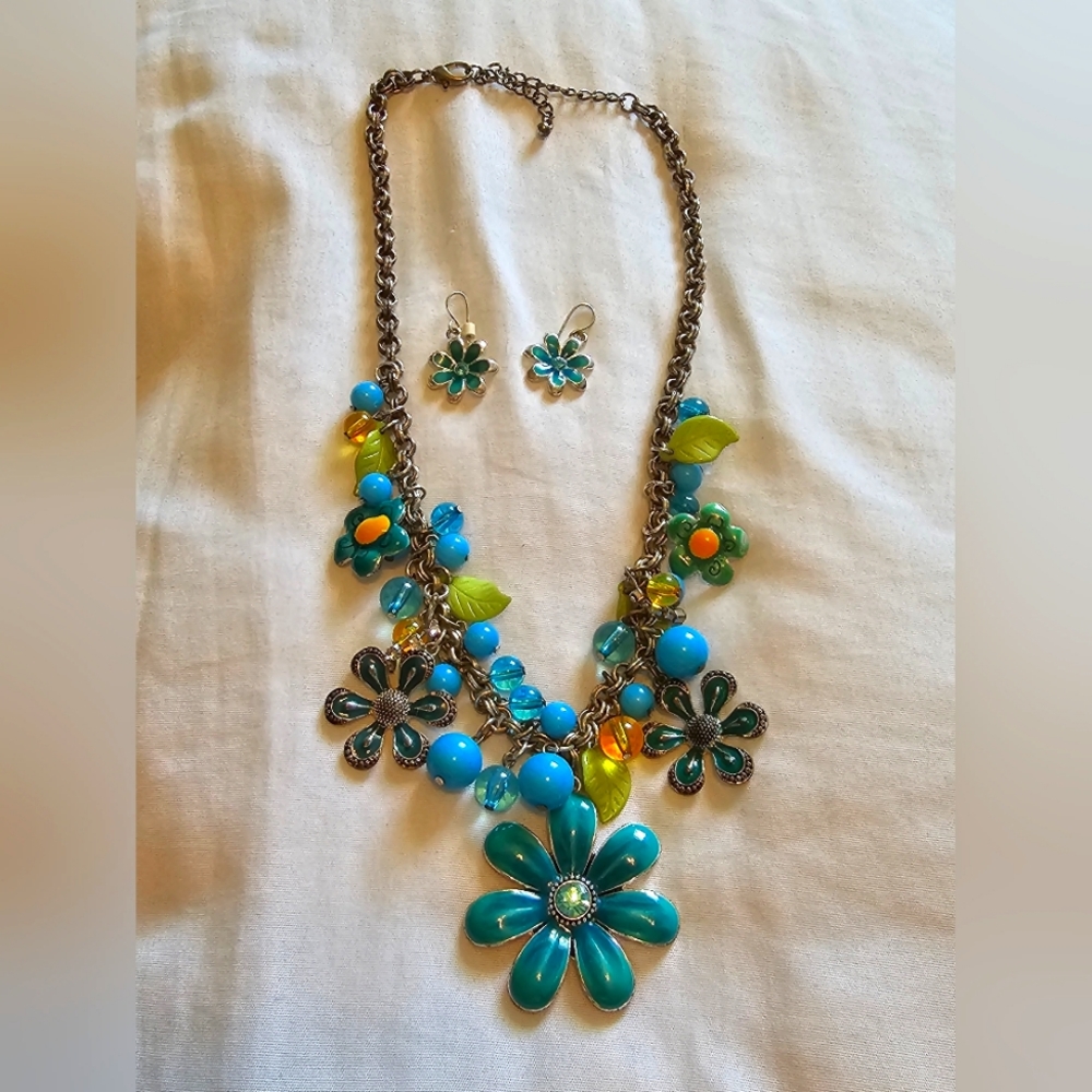 Necklace and earring set